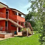 Apartment Zita With 1 Bedroom In Relaxing Surroundings Near Umag